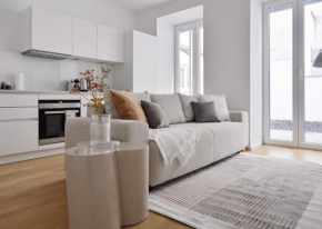 Stylish & Modern Apartment - Private Garden & Free Parking